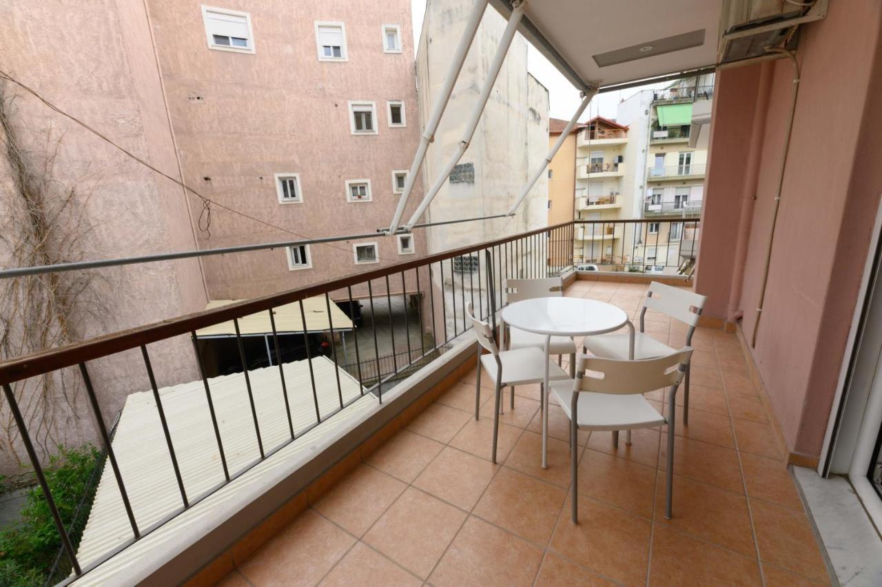 Central Apartments 1 With Parking Larissa Esterno foto